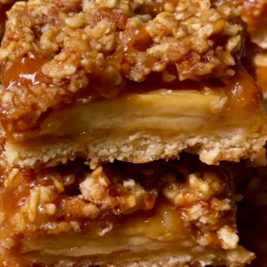 Deliciously cozy apple pie bars topped with cinnamon and fresh apples.