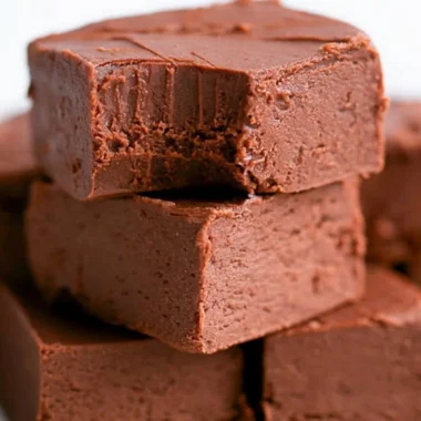 Delicious easy 3-ingredient chocolate fudge dessert